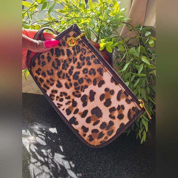 Marc By Marc Jacobs Cheetah Leporad Animal Print Small Zip Top Wristlet 8x5 - Picture 2 of 11